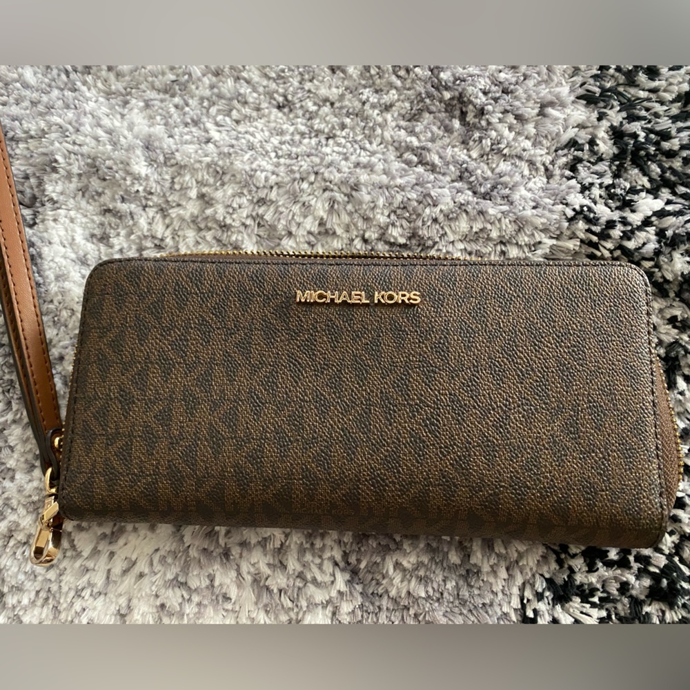 Michael Kors brown wristlet